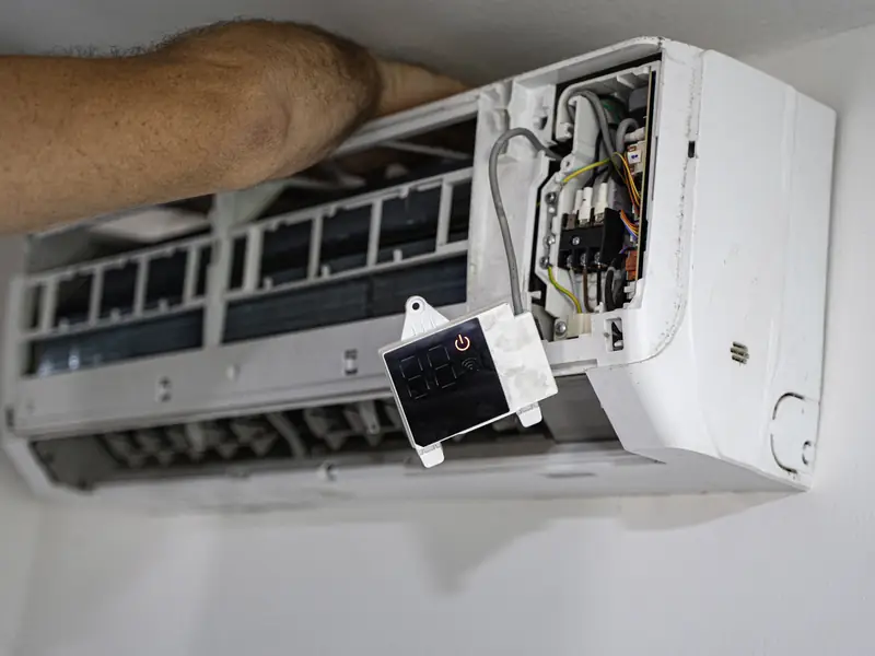 Contrôle de la carte électronique d'un climatiseur à Cagnes-sur-Mer